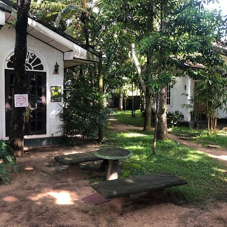 Sylvester Villa Hostel Negombo Exterior foto