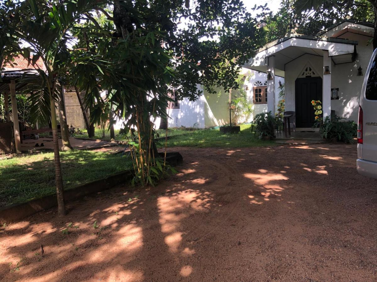 Sylvester Villa Hostel Negombo Exterior foto